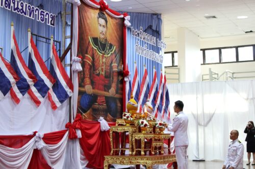 พิธีเจริญพระพุทธมนต์และพิธีวางพานพุ่มดอกไม้ถวายราชสดุดี เนื่องในวันสมเด็จพระเจ้าตากสินมหาราช